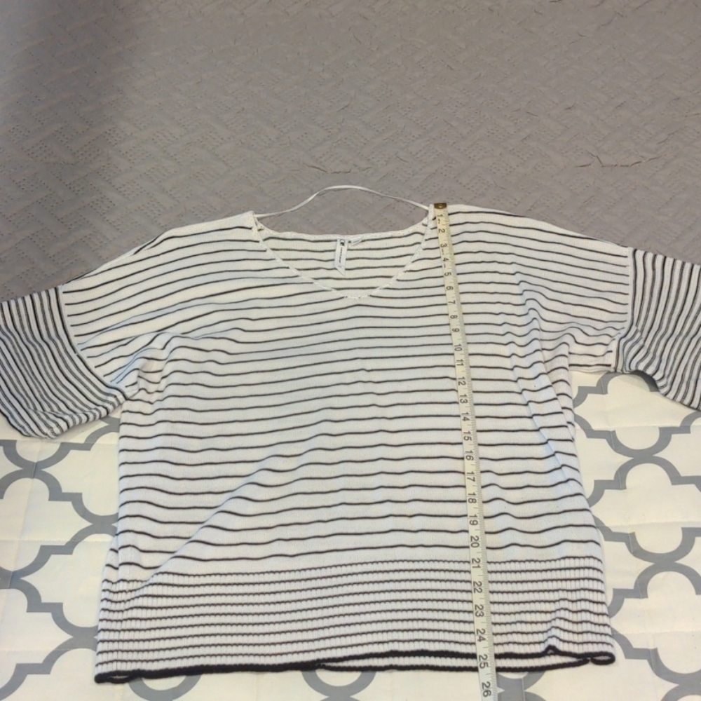 NWOT Short Sleeve Black and White Sweater